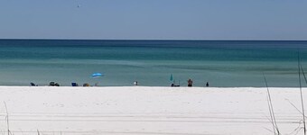 Beach Condo & Pool Relaxing Getaway! Short Stride to Beach, Pet Friendly. Unit 5