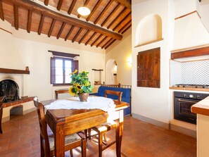House | Private kitchen | Highchair - Well Kept Apartment near Cortona (Cortona)