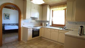 Apartment | Private kitchen | Cookware/dishes/utensils