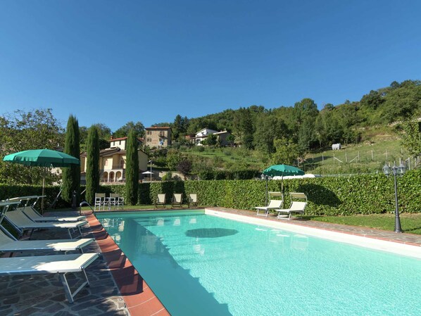 Villa | Pool | Indoor pool, outdoor pool - Villa in Lonnano With Pool (Pratovecchio Stia)