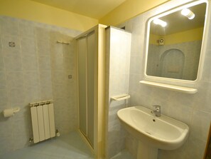 Shower, towels