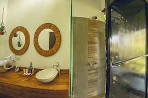 Douche, serviettes fournies