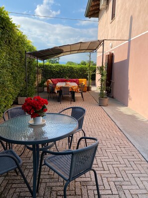 Outdoor dining - Villa Stefania Asolo- M0260680003 (Case Noaje)