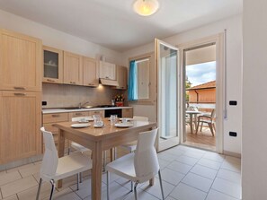 Dining - Belvilla by OYO Daniele B Tre (Rosolina)