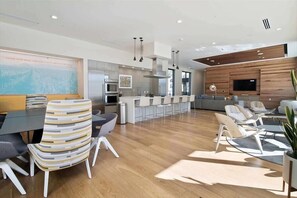 Interior - Luxury 1BR | Free Parking & WiFi | Outdoor Pool & Terrace (Mountain View)