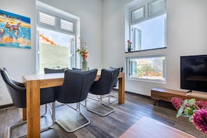 Comfort Townhome, 1 Bedroom, City View | Living area