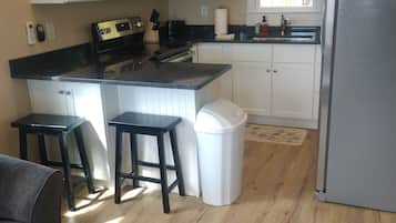 KylskÄp, mikrovÄgsugn, ugn och spishÀll