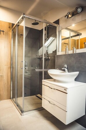 Appartamento Exclusive | Bagno | Doccia, asciugamani