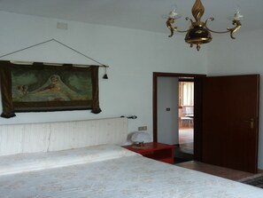 House | 2 bedrooms, individually furnished, bed sheets - Peaceful Stay With Garden (Alto Reno Terme)