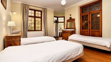 9 chambres, ameublement personnalisé, draps fournis