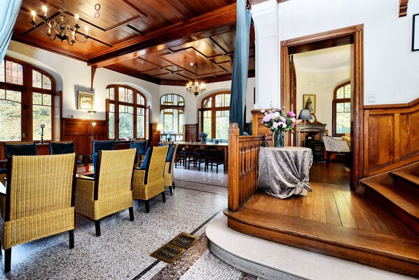 Villa | Reception - Beautiful Castle in Spa wit Garden (Spa)
