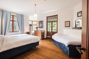 9 habitaciones, muebles diferentes y ropa de cama