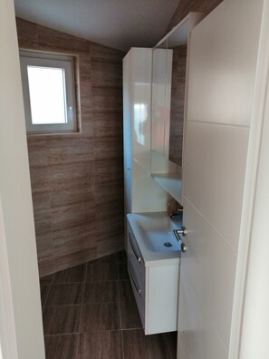 Bathroom | Shower