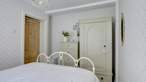 Room - Tranquil Holiday Home in Dolgellau near Zip World (Dolgellau)