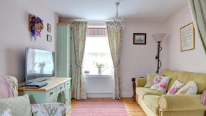 House | Living room - Tranquil Holiday Home in Dolgellau near Zip World (Dolgellau)