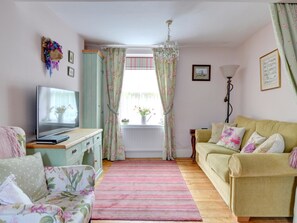 House | Living room - Tranquil Holiday Home in Dolgellau near Zip World (Dolgellau)