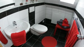 House | Bathroom | Shower, hair dryer - Spacious Cottage in Börgerende Germany near Baltic Sea Beach (Boergerende-Rethwisch)