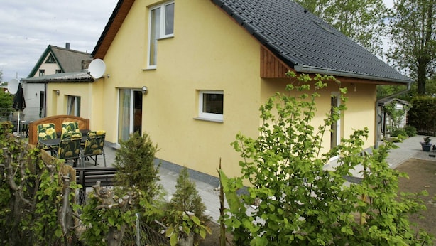 Exterior - Spacious Cottage in Börgerende Germany near Baltic Sea Beach (Boergerende-Rethwisch)