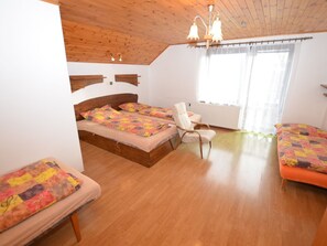 5 bedrooms, individually furnished, bed sheets - Villa in Zelenecka Lhota With Private Pool (Zelenecka Lhota)