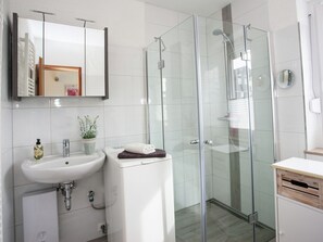 Shower, towels