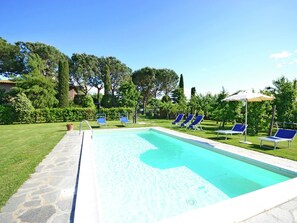 Villa | Pool | Indoor pool, outdoor pool - Villa in Cortona With Pool & Countryside Views (Cortona)