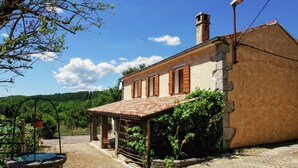 Exterior - Peaceful Decorated Istrian House With Pool, Wifi, Airco, Parking, Panoramic View (Buzet)