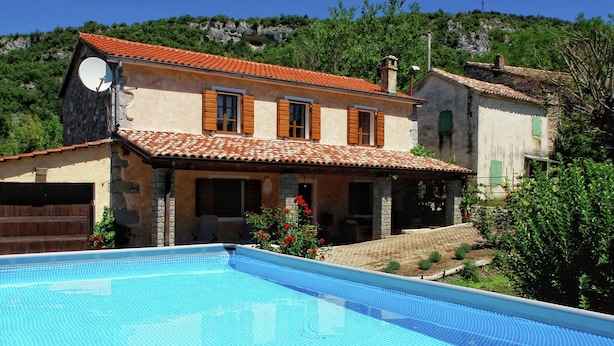 House | Pool - Peaceful Decorated Istrian House With Pool, Wifi, Airco, Parking, Panoramic View (Buzet)