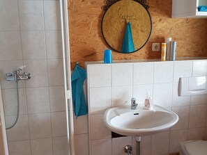 Apartment | Badezimmer | Dusche