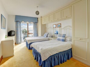 5 Schlafzimmer, individuell eingerichtet, Bettwäsche