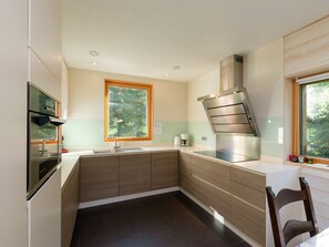 Chalet | Privékeuken | Een kinderstoel