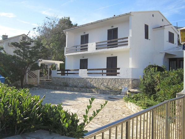Exterior - Spacious Apartment With sea View, Near the Beach (Pag)