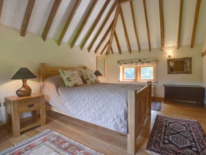 2 Schlafzimmer, individuell eingerichtet, Bettwäsche