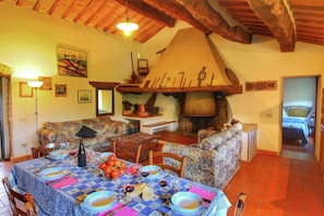 Living room - Farmhouse With Pool, Views (Castiglione d'Orcia)