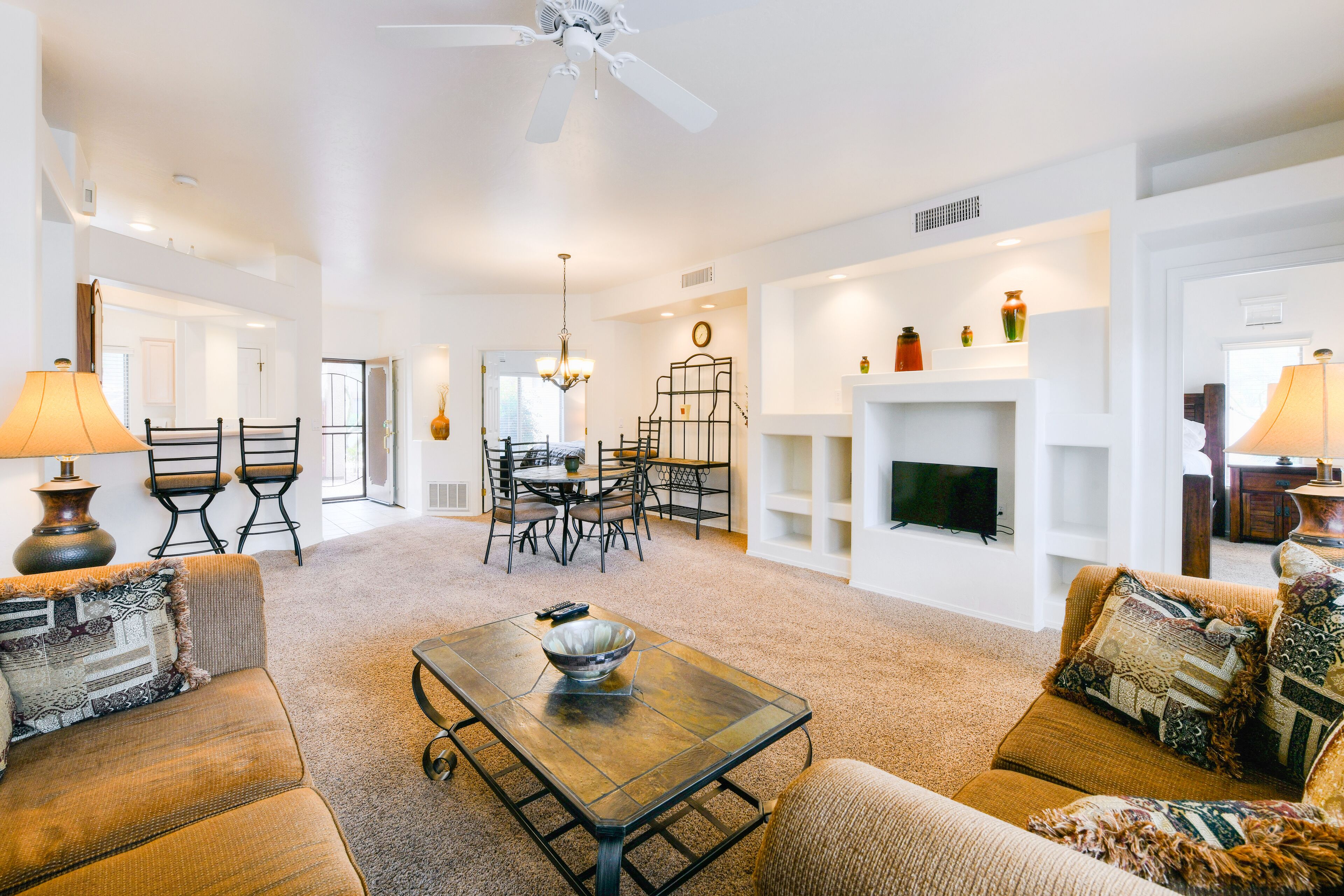 Dog-friendly condo with pool, hot tub & fitness center