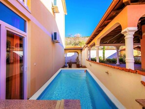 Apartment | Pool | Outdoor pool - Luring Apartment in Dramalj with Hot Tub (Crikvenica)