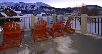Larkspur Lodge