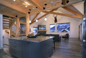 Interior - Larkspur Lodge (Crested Butte)