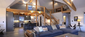 Larkspur Lodge