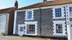 Exterior - Charming Holiday Home in Blakeney With Garden (Holt)