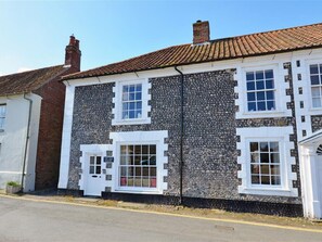 Exterior - Charming Holiday Home in Blakeney With Garden (Holt)