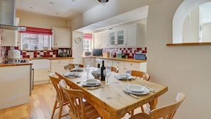 Dining - Charming Holiday Home in Blakeney With Garden (Holt)