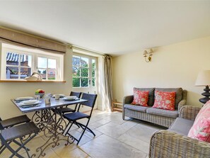 DVD player - Charming Holiday Home in Blakeney With Garden (Holt)