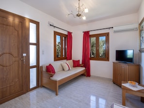 House | 2 bedrooms, bed sheets - Villa in Crete Near Beach and Olive Groves (Rethymno)