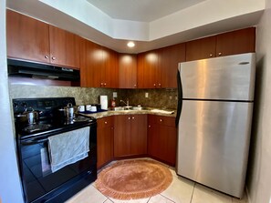 Private kitchen - Spacious apartment in Fort Lauderdale   (Oakland Park)