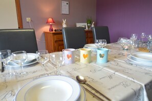 House | Dining - Pleasant Cottage in the Heart of a Farm in Activity not far From Vielsalm (Vielsalm)
