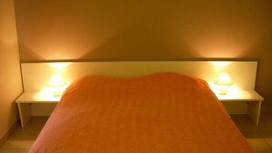 16 habitaciones, muebles diferentes y ropa de cama 