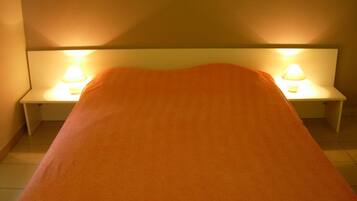 16 bedrooms, individually furnished, bed sheets