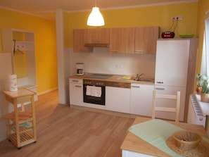 Apartment | Private kitchen | Fridge, oven, dishwasher, coffee/tea maker - Snug Apartment With Fenced Garden in Marlow (Marlow)