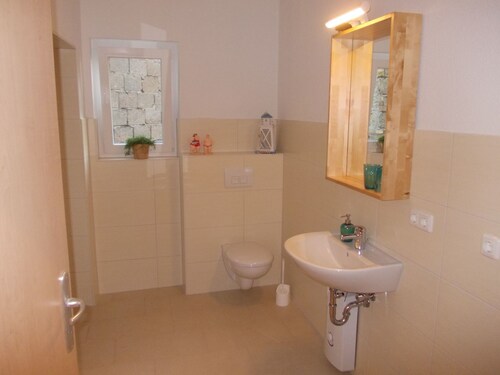 Snug Apartment With Fenced Garden in Marlow