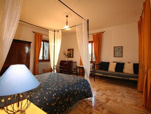 House | 8 bedrooms, individually furnished, bed sheets - Belvilla by OYO il Castello del Cardinale (Civitella in Val di Chiana)